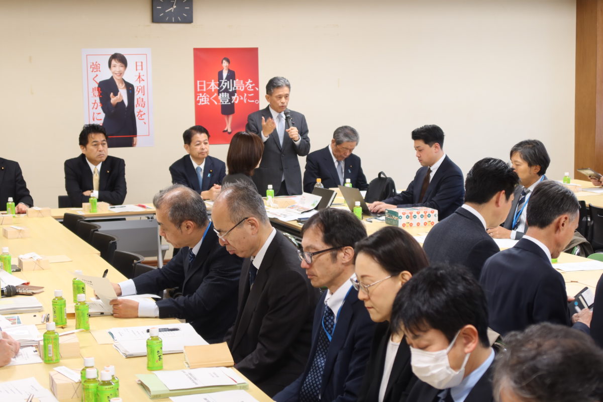 農産物輸出促進対策委員会に出席し、長野県の阿部守一知事と面会、自民党統合医療推進議連総会、農業構造転換推進委員会役員会、農林合同会議、酪政連・都道府県組織との懇談会に出席しました