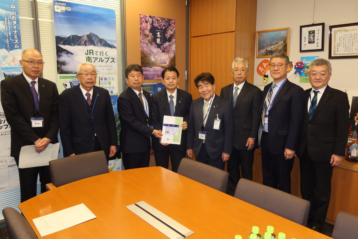 長野県土地改良団体連合会の皆様、森英介衆議院議長と面会し、衆議院本会議、自民党養豚農業振興議連総会、ＪＡグループ農政推進の集い、栄養教諭議連総会懇親会に出席しました