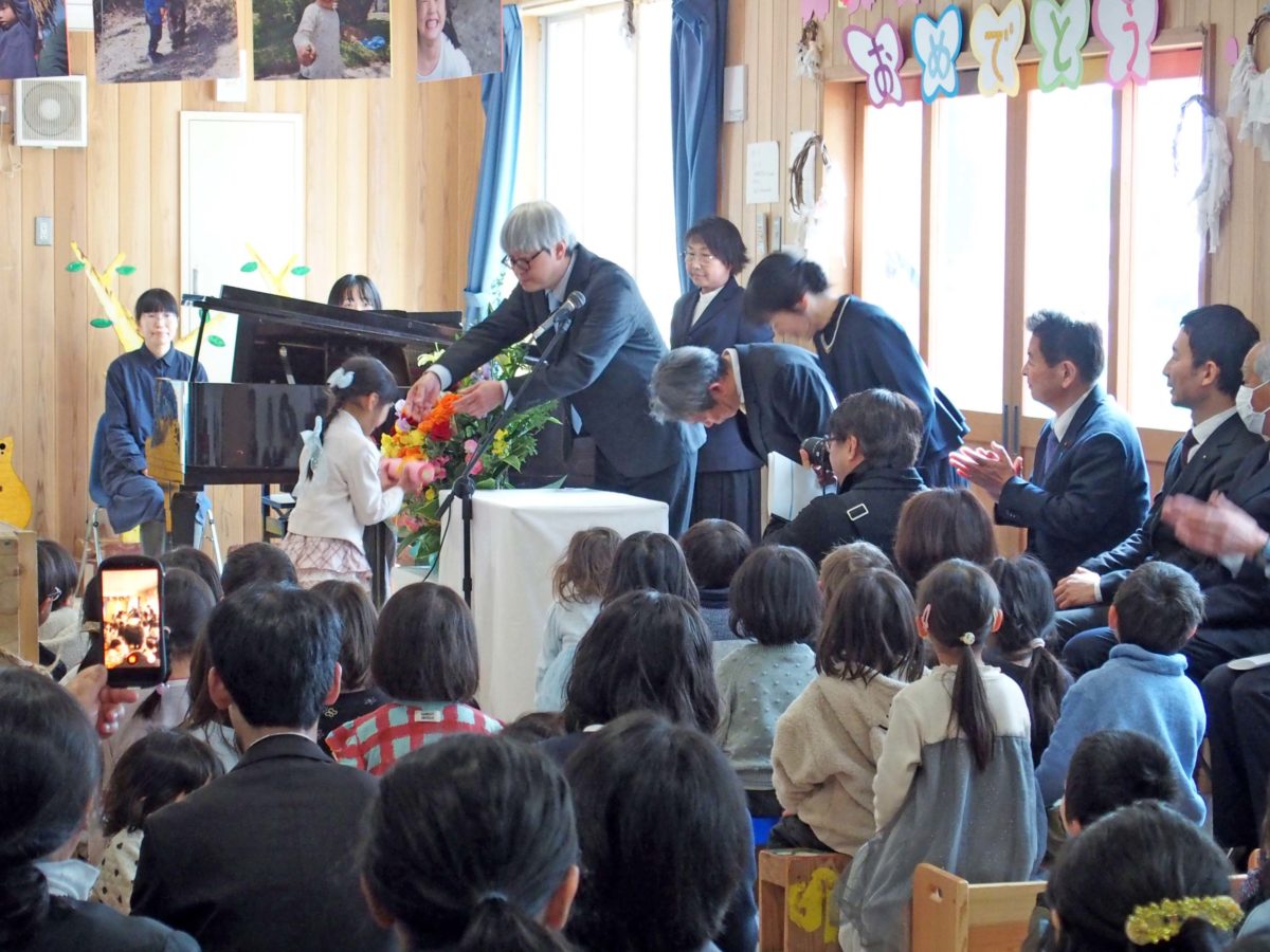 認定こども園「山の遊び舎はらぺこ」卒園式と、上伊那選対解散式に出席しました